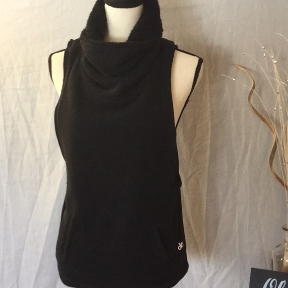 ALO Yoga Tops - Fleece vest super cute